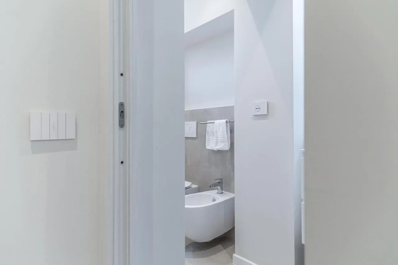 Apartment Vickylu - City Center - By Host4U Pavia